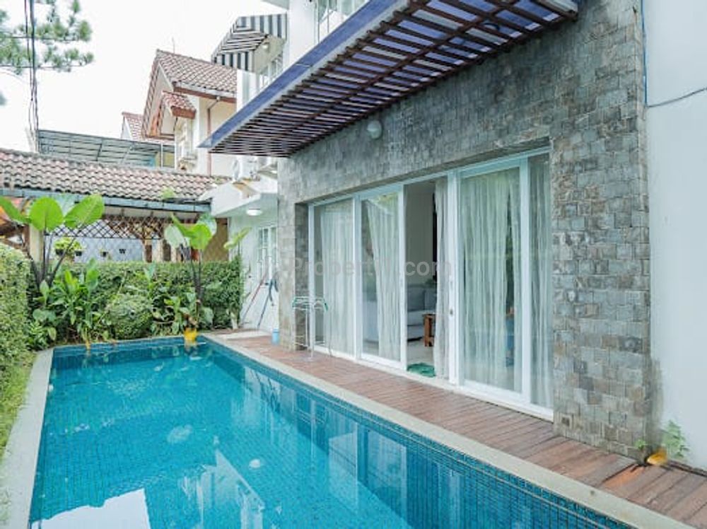 Dijual Rumah di Area Perumahan Depok Maharaja Ada Swimming Pool