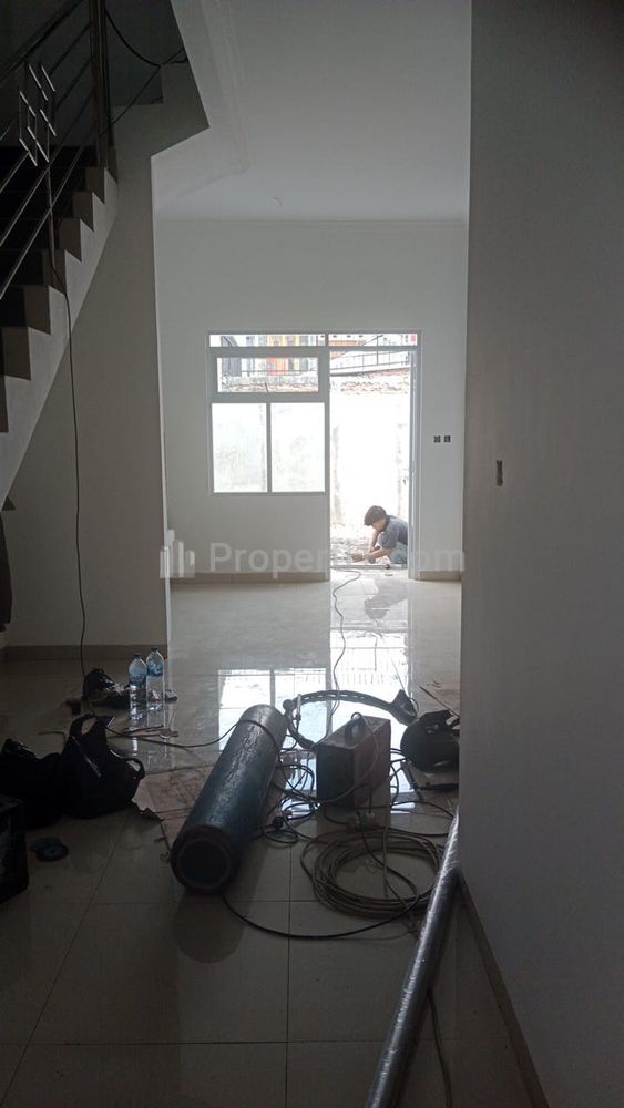 Dijual Rumah Baru Indent Halaman Belakang Luas di Permata Inten Arcamanik Bandung