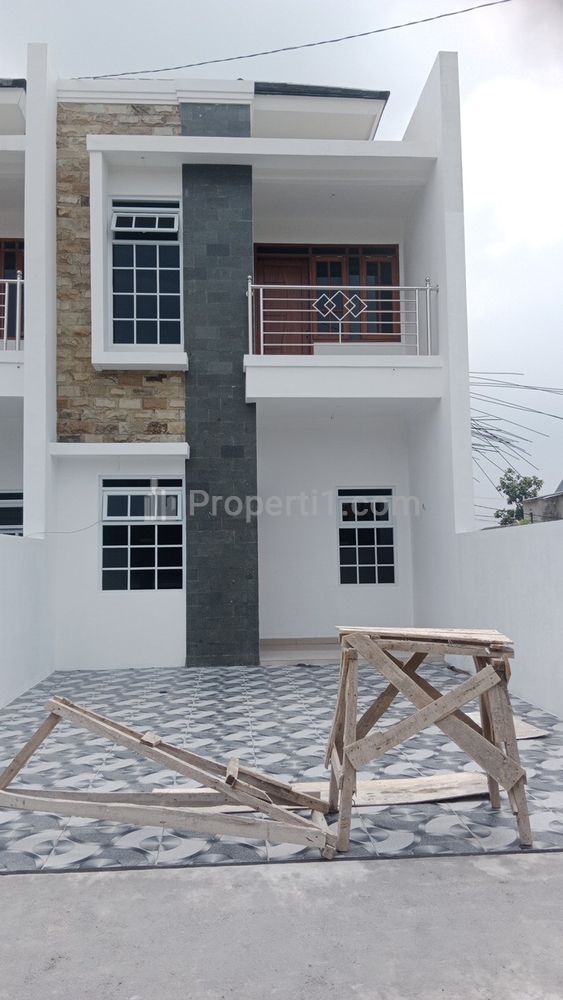 Dijual Rumah Baru Indent Halaman Belakang Luas di Permata Inten Arcamanik Bandung