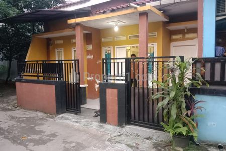 Tampak depan unit rumah