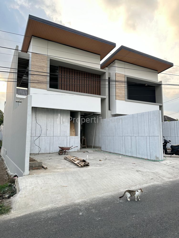 Dijual Rumah Baru Modern 2 Lantai Pinggir Jalan di Jl. Palagan Km. 9,5 Sleman Yogyakarta