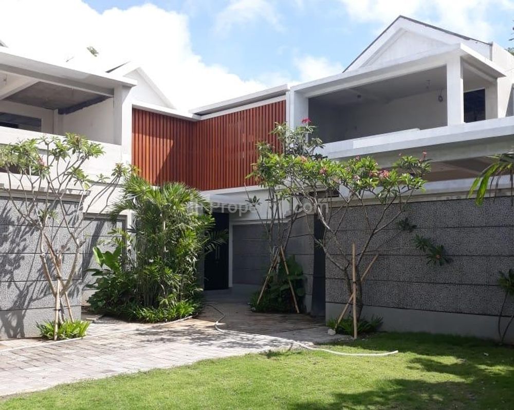 Dijual Villa Siap Huni Furnish dengan Pool 2 Lantai di Uluwatu Badung Bali Kav 61