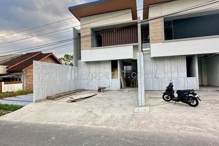 Dijual Rumah Baru Modern 2 Lantai Pinggir Jalan di Jl. Palagan Km. 9,5 Sleman Yogyakarta