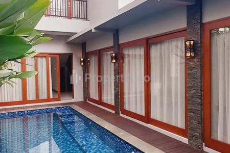 Jual Rumah di Area Cilandak Jakarta Selatan, Ada Swimming Pool - 5 Kamar Tidur Full Furnished