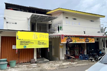 Tampak dari depan kois dan kost-kostan