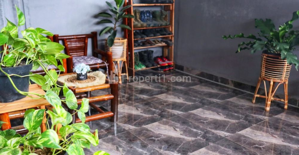 Teras depan 