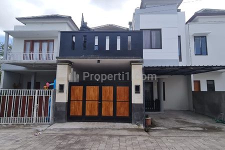 Dijual Rumah 2 Lantai 2 Kamar Tidur di Jimbaran Bali Lokasi Strategis