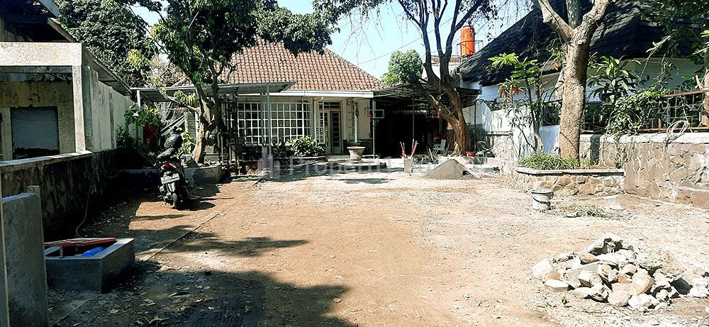 Dijual Rumah Belanda Hitung Tanah untuk Komersial di Jalan Aceh Bandung