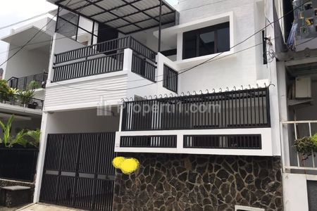 Jual Rumah Siap Huni Rawamangun, Akses Dua Mobil, Kawasan Tenang, Dekat Pramuka, Panjaitan, Kayu Putih, Kec Pulo Gadung, Jakarta Timur