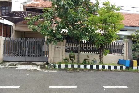 Jual Rumah 2 Lantai SHM di Rungkut Asri Barat Surabaya