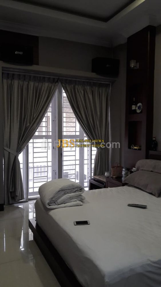 Jual Rumah 2,5 Tingkat di Komplek Krakatoa Paradise Jalan Setia Jadi - Medan