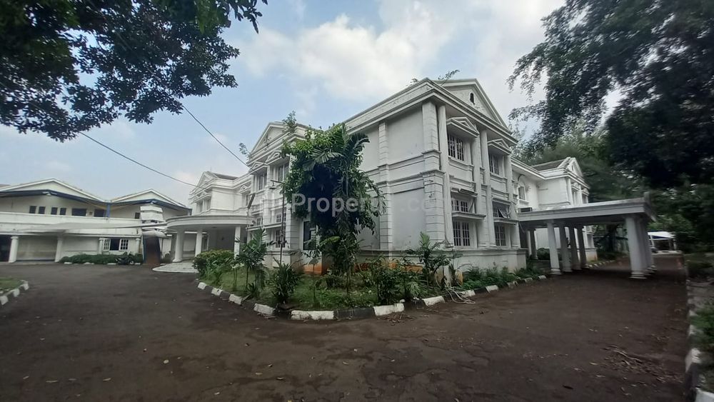 Jual Tempat Usaha di Kemang, 1 Hektar Bawah NJOP, Strategis, Lok: Kemang Timur Raya, Bagus untuk Komersil Area, Kec. Mampang Prapatan, Jakarta Selatan