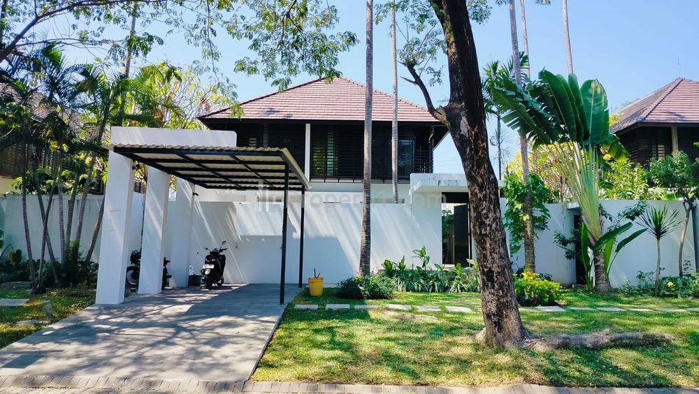 Rumah Disewakan di Darmo Harapan Surabaya Barat, Siap Huni Minimalis Modern