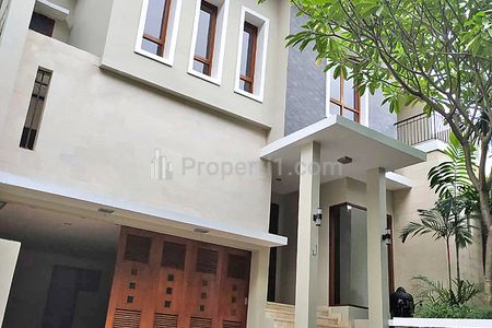 Disewakan Compound House di Kemang Jakarta Selatan, Ada Kolam Renang STD493