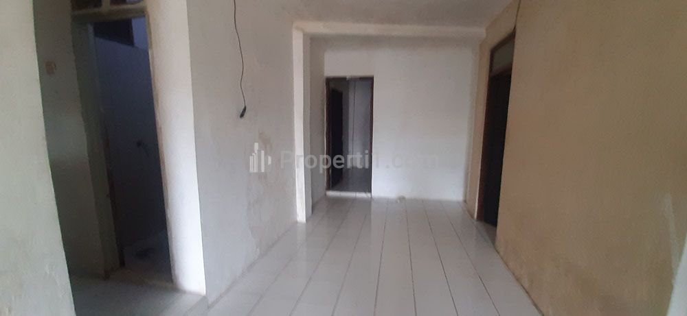 Disewakan Rumah dengan Carport di Jalan Sasak Batu Jatihandap Bandung