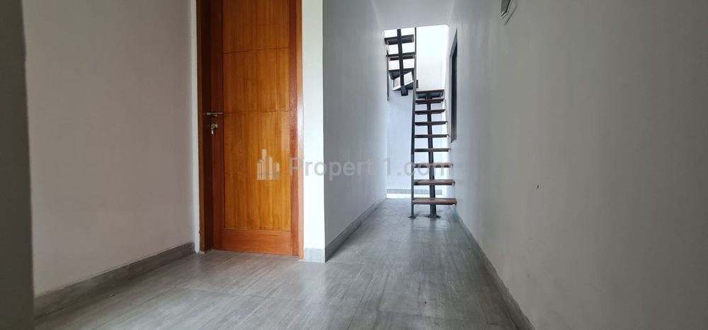 Dijual Rumah Siap Huni dengan 2,5 Lantai 2 Kamar Tidur Lokasi Jimbaran Badung Bali