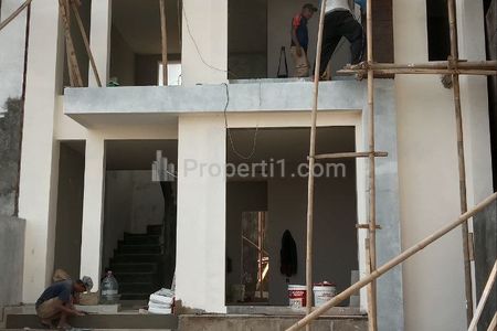 Dijual Rumah Mewah di Kawasan Wisata Cisarua Bandung Barat