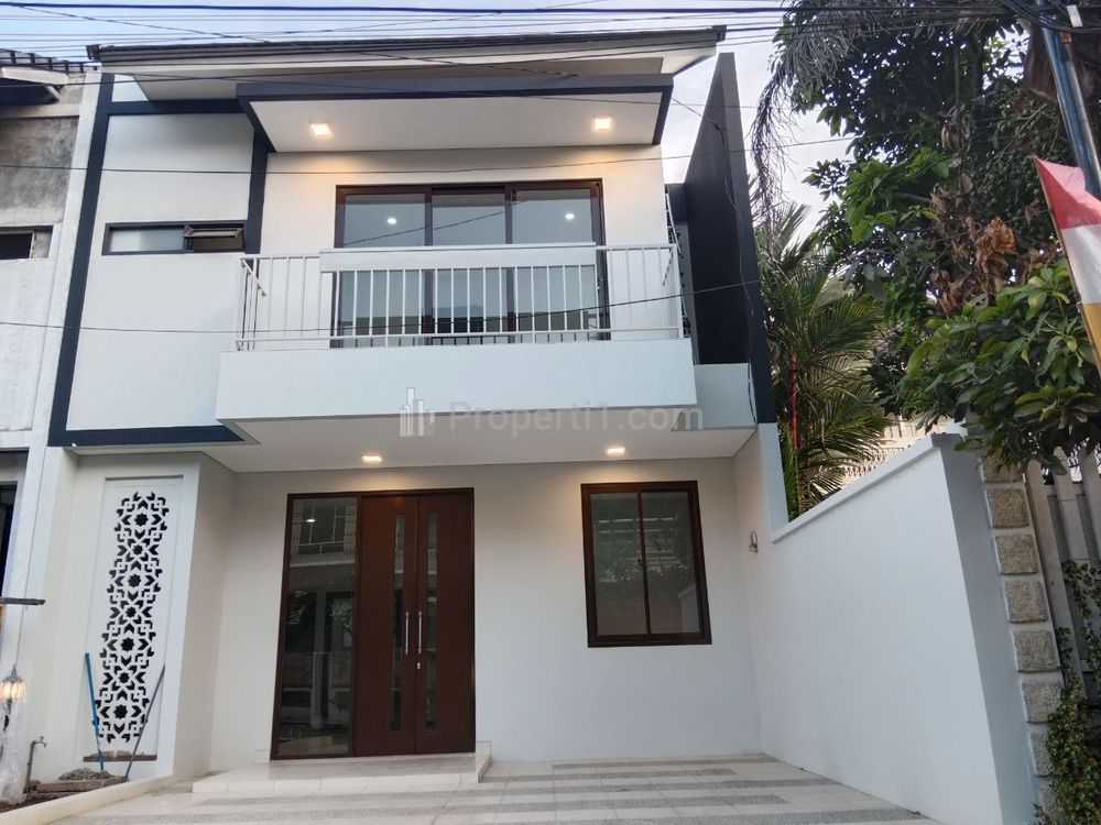 Dijual Rumah Baru Hook 2 Lantai Sangat Strategis di Jalan Terusan Jakarta Antapani Bandung