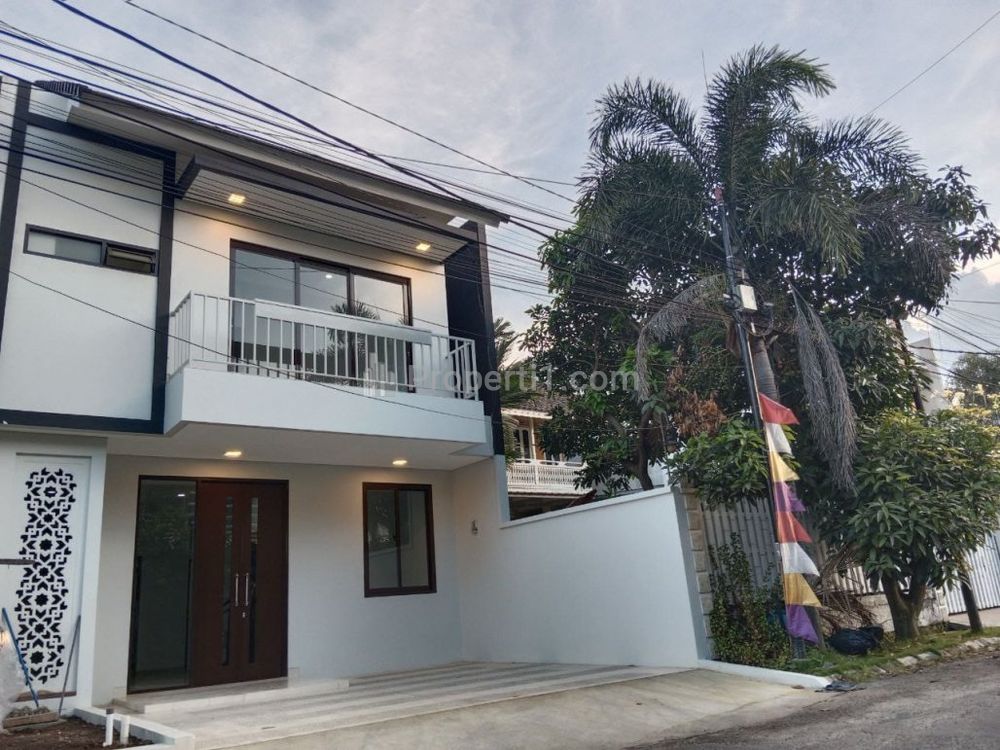 Dijual Rumah Baru Hook 2 Lantai Sangat Strategis di Jalan Terusan Jakarta Antapani Bandung