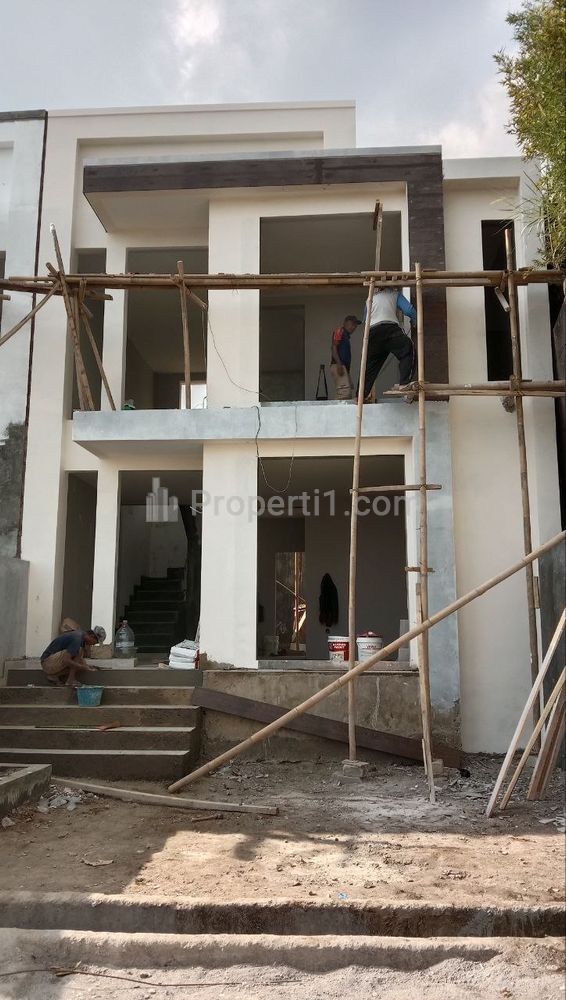 Dijual Rumah Mewah Kawasan Premium dengan Kolam Renang City View Dekat SPN Cisarua Bandung Barat