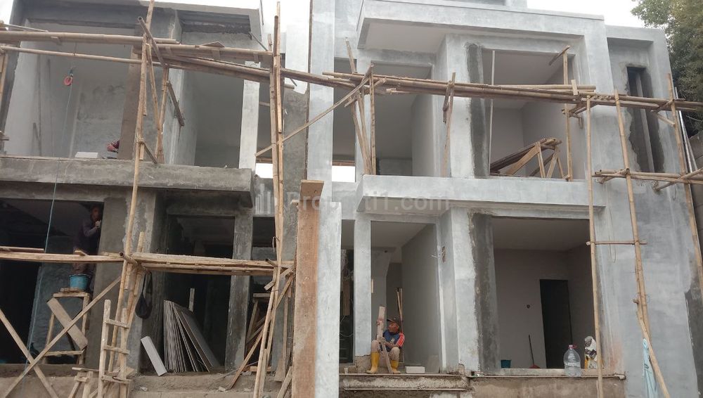 Jual Rumah Mewah Fasilitas Kolam Renang Harga Promo Strategis di Cisarua Bandung Barat