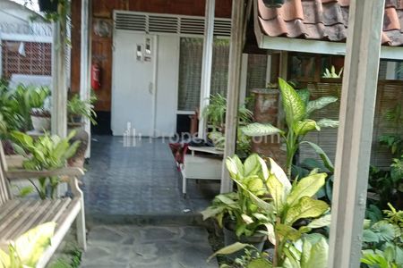 Rumah Dijual di Jalan Kaca Piring Surabaya Pusat Lokasi Strategis