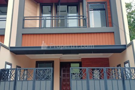 Rumah Dijual Pinggir Jalan di Kukusan, Depok