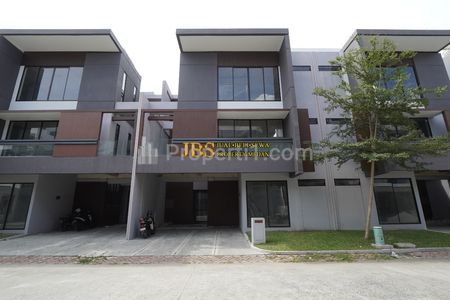 Dijual Rumah 3,5 Tingkat di Komplek Givency One Medan Type Channel