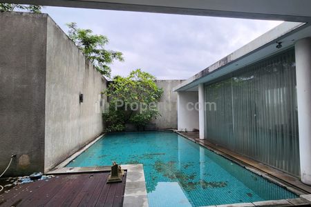 Jual Rumah Siap Huni Luas 738 m2 Ada Kolam Renang, di Sutera Kirana, Alam Sutera, Serpong Utara, Tangerang Selatan, Banten