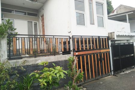 Rumah Disewakan di Sariwangi Bandung Barat Dekat PEMDA Kota Cimahi, Taman Kupu-Kupu Cihanjuang, POLBAN Politeknik Negeri Bandung, Mall Paris Van Java