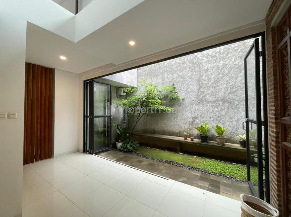 Jual Rumah Modern di Dalam Komplek Lebak Bulus Jakarta Selatan Sudah SHM