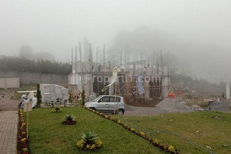 Dijual Rumah Villa 2 Lantai dengan Kolam Renang Dekat Stasiun Kereta Cepat Woosh Padalarang Bandung