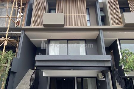 Dijual Rumah Townhouse 3 Lantai Modern dan Elegan di Cilandak Jaksel