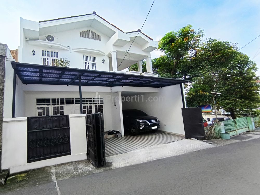 Dijual Rumah Dekat Jalan Raya di Duren Sawit, Jakarta Timur