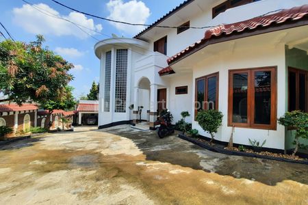 Disewakan Rumah Mewah Nuansa Villa Bogor di Lebak Bulus Jakarta Selatan