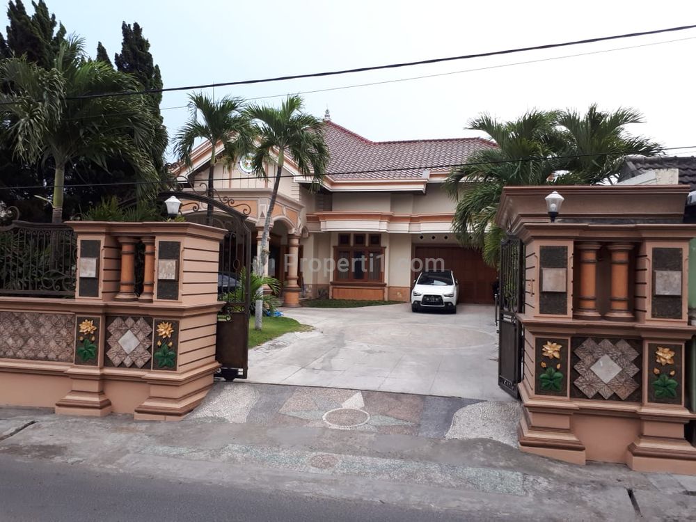Jual Rumah Mewah Bagus di Jalan Balowerti Kota Kediri SHM