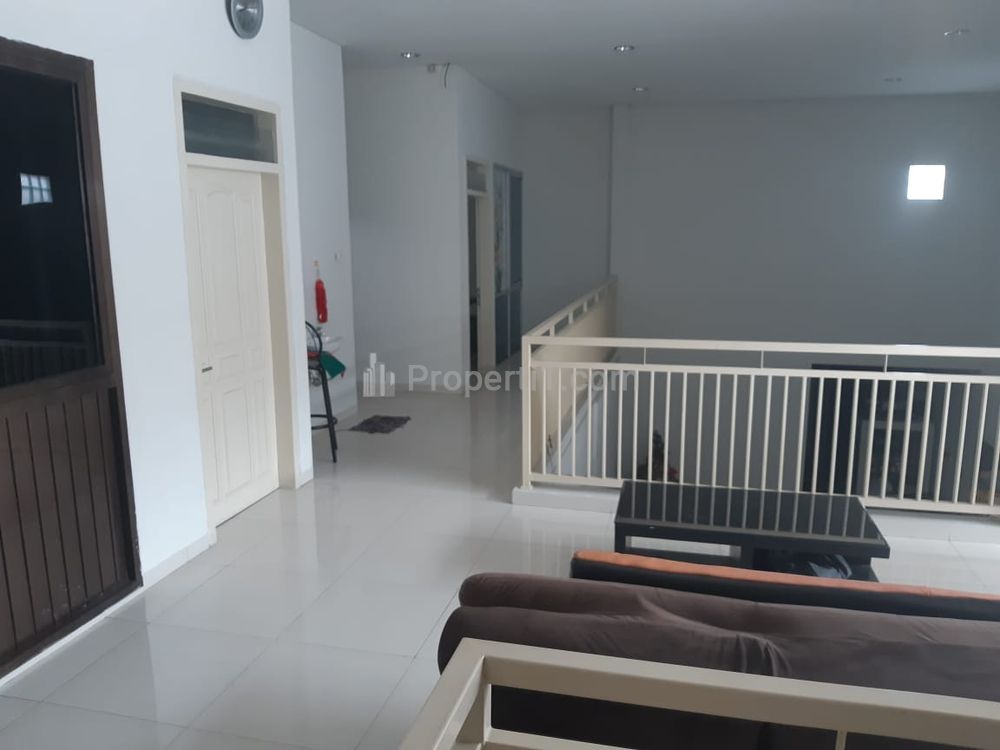 Dijual Rumah 2 Lantai di Manyar Lokasi Strategis Nego Siap Huni, Surabaya Timur