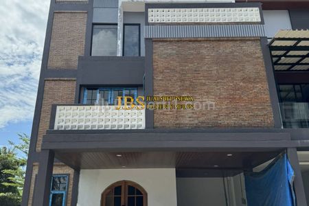 Dijual Rumah 3,5 Tingkat di Komplek Givency One Type Prada Jalan Gaperta Ujung - Medan