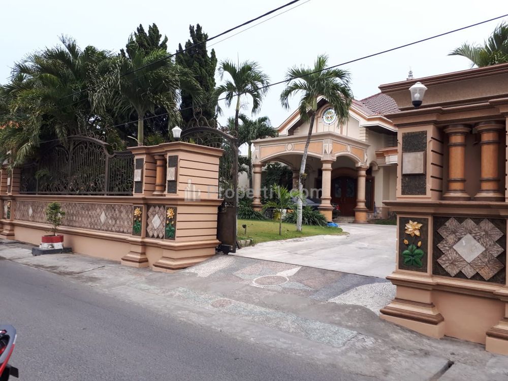 Jual Rumah Mewah Bagus di Jalan Balowerti Kota Kediri SHM