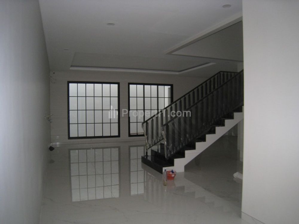 Dijual Rumah Mewah Baru Gress di Royal Park, Citraland, Surabaya.