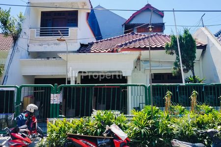 Rumah Dijual di Klampis Semolo Barat Semolowaru Sukolilo Surabaya Timur Classic Siap Huni Murah Strategis