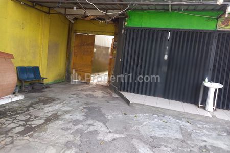 Tanah Dijual LT 1780m2, Ada Ruko & Warmindo yang Sedang Disewakan (Potensi Penghasilan Tambahan), Lokasi Strategis di Jakarta Timur