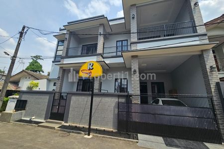 Jual Rumah Dua Lantai Bagus di Jalan Nangka Kota Bekasi