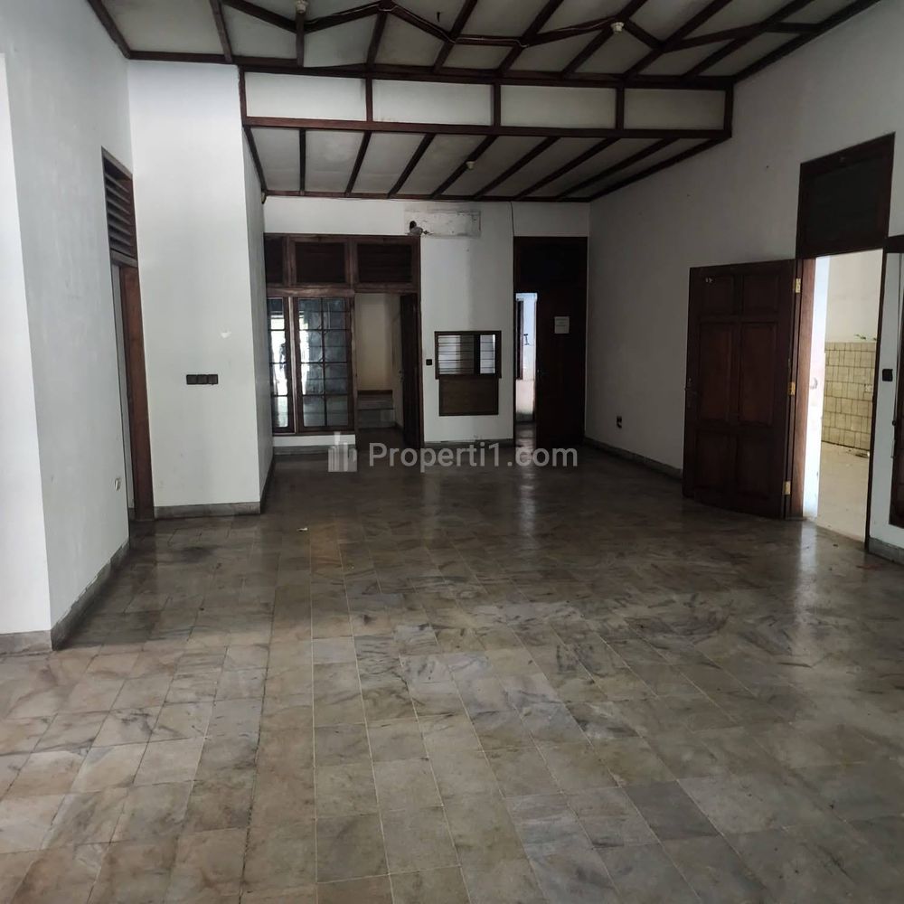 Rumah Usaha Disewakan di Khairil Anwar Surabaya Selatan Lokasi Strategis Cocok untuk Usaha