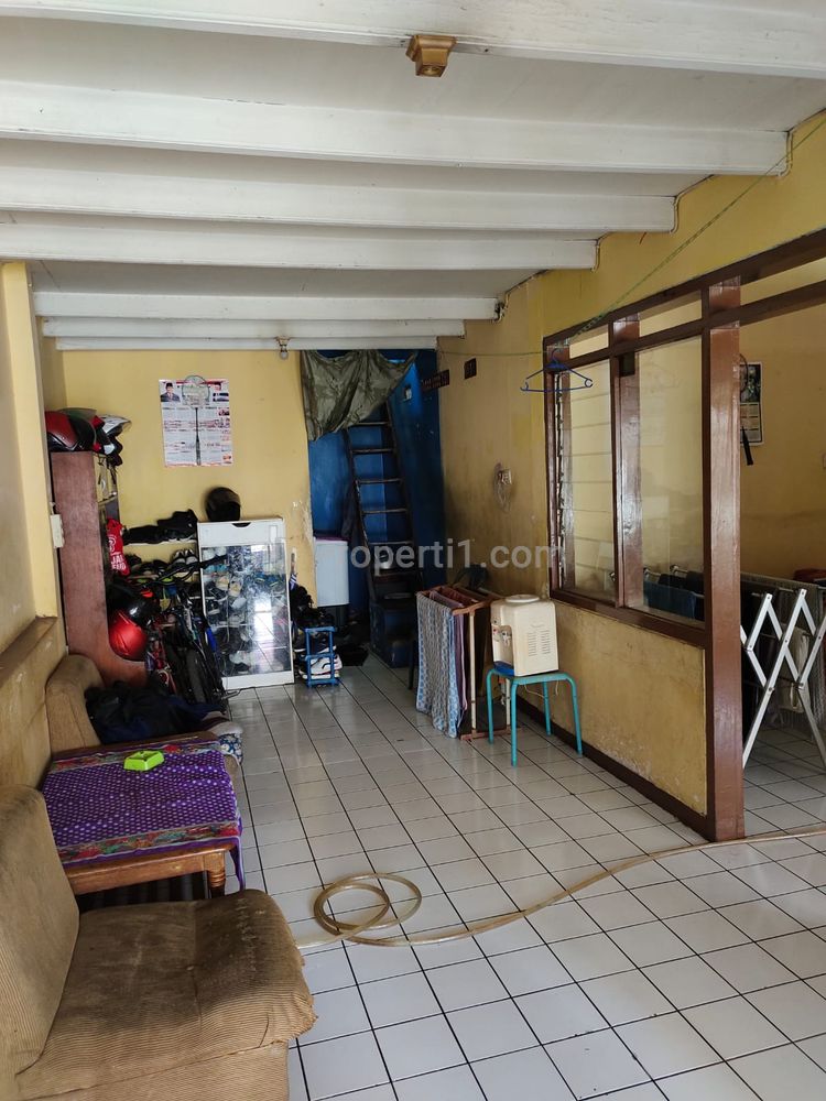 Jual Cepat BU Rumah di Cicadas Bandung, Lokasi Strategis, Cocok untuk Usaha Konveksi/Sablon, Usaha Lain yang Butuh Ruangan Luas