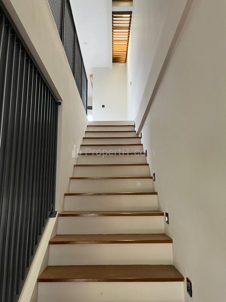 Dijual Rumah Modern Minimalis Dalam Komplek Cinere, Depok