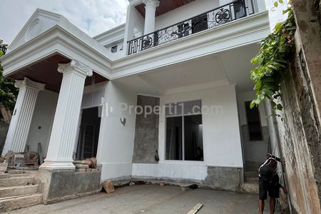 Dijual Rumah Modern Klasik Dalam Komplek Megapolitan Cinere, Depok