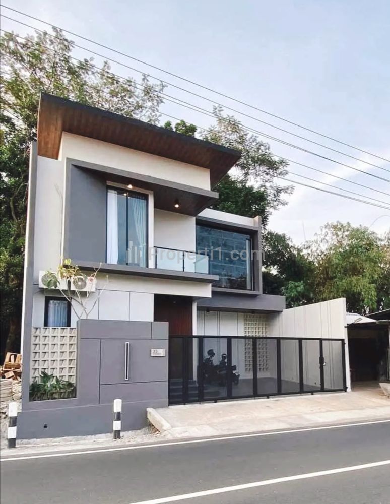 Dijual Rumah Baru Mewah Modern Full Furnish Pinggir Jalan Utama di Jl. Kaliurang Km 9 Yogyakarta