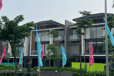 Dijual Rumah Sultan 3 Lantai di BSD Serpong Tangerang Selatan