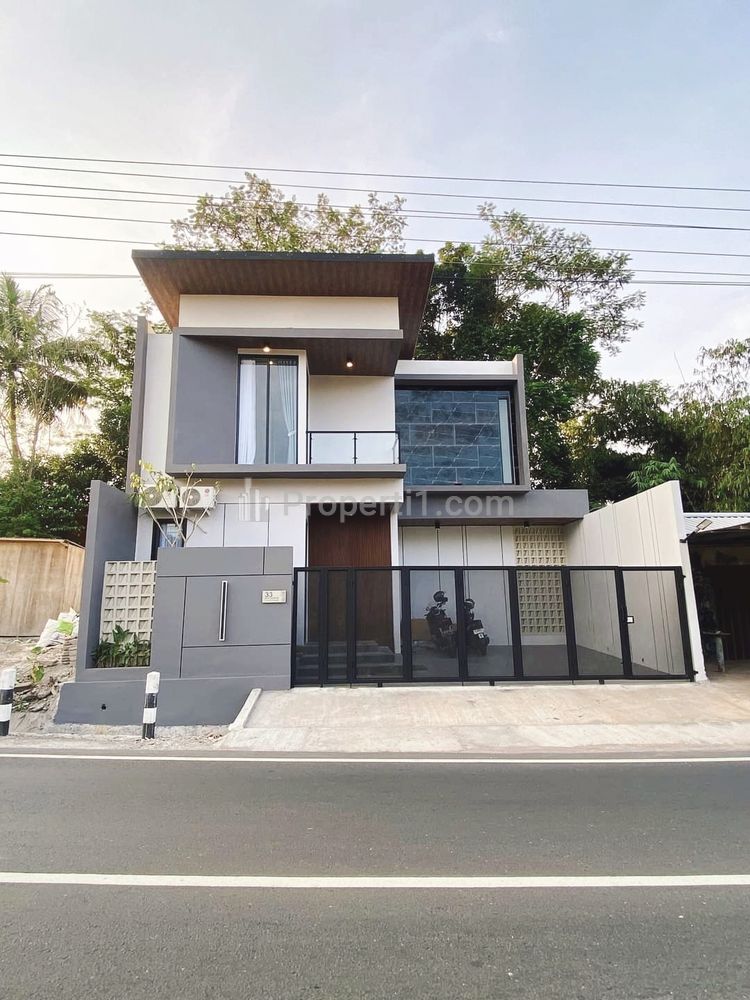 Dijual Rumah Baru Mewah Modern Full Furnish Pinggir Jalan Utama di Jl. Kaliurang Km 9 Yogyakarta